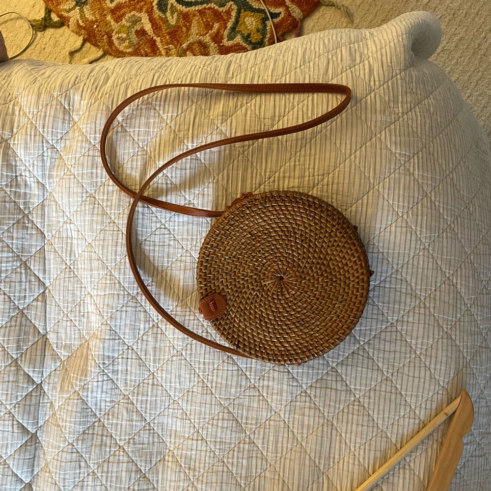 Francesca's Round Rattan Crossbody
